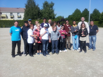 Initiation a la pétanque pour de trés jeunes handicapés