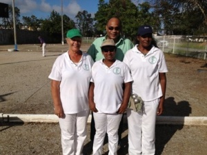 Les championnes de l'ABA en compagnie du sénateur  Jean-Etienne ANTOINETTE