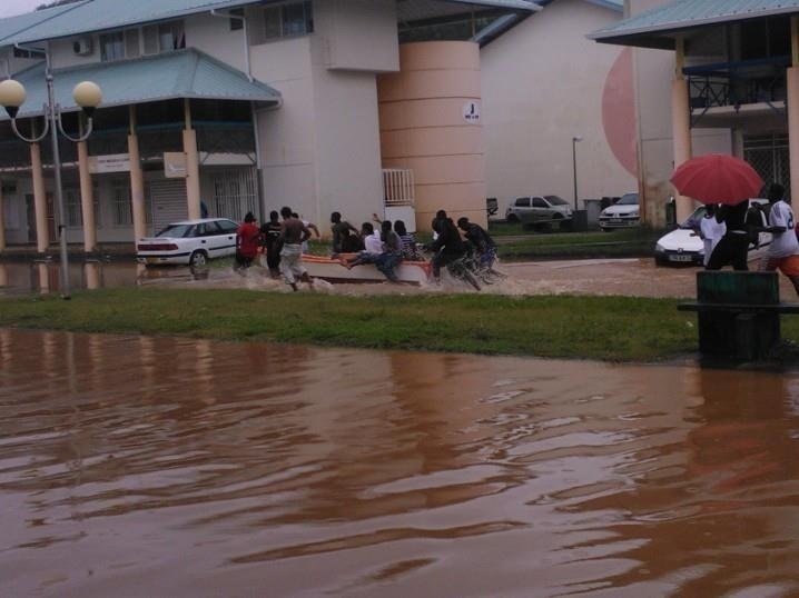 LA GUYANE FRAPPÉE PAR LE DÉLUGE