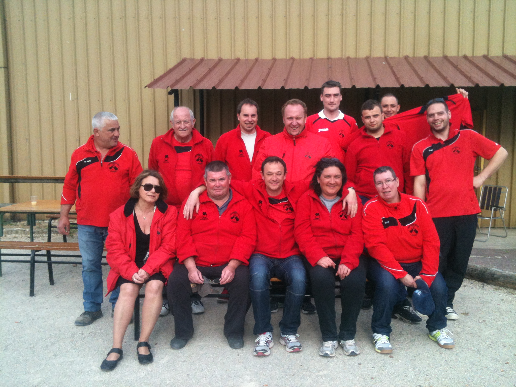 Une partie de l'équipe 1 et 2 Une partie de l'équipe 1 et 2