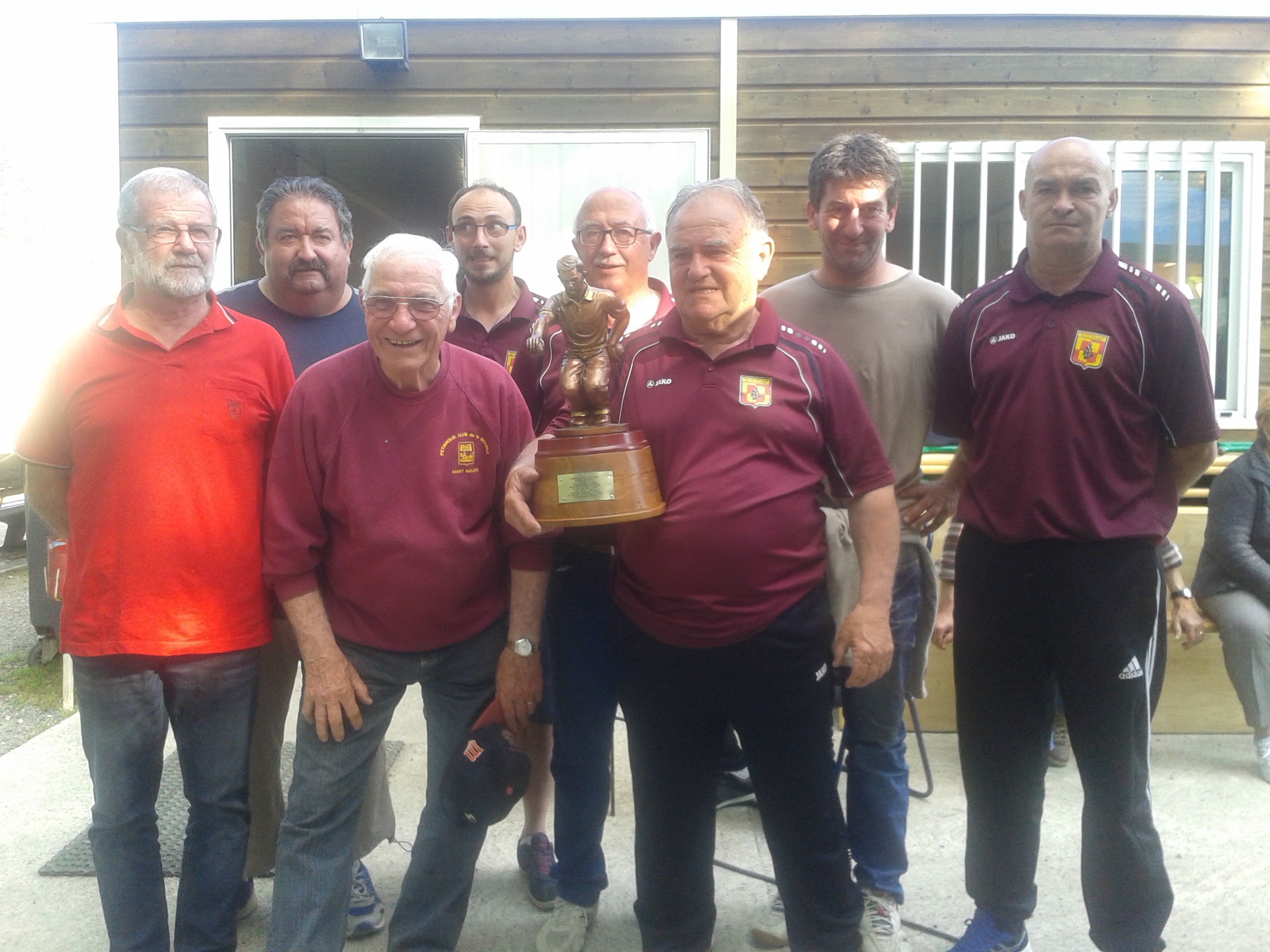 Le Pétanque Club de la Double remporte le Challenge Alain FERLAND et aura en charge l'organisation de l'édition 2017.Rendez vous en juillet.....