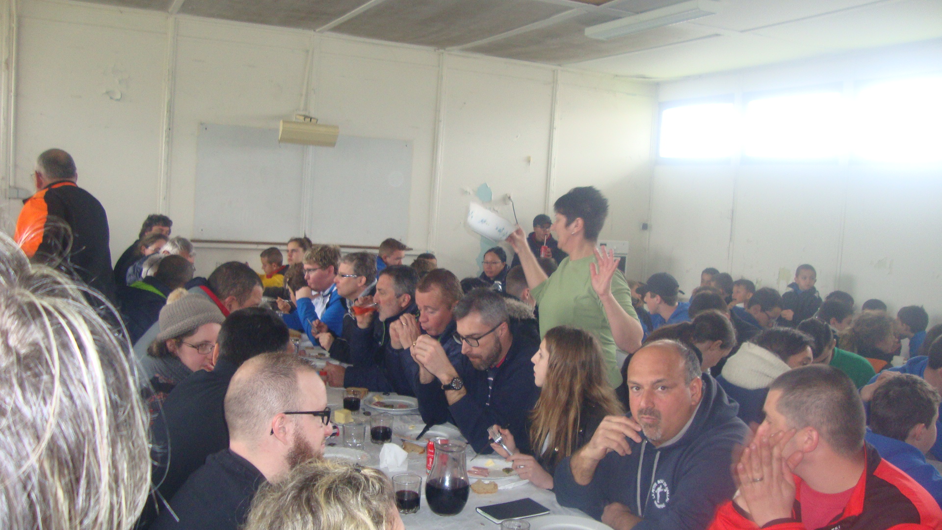 Enfants et adultes ont apprécié la bonne table préparée par la dynamique équipe du club eulalien.