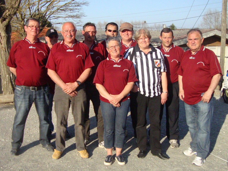 L'équipe du Pétanque Club de la Double.