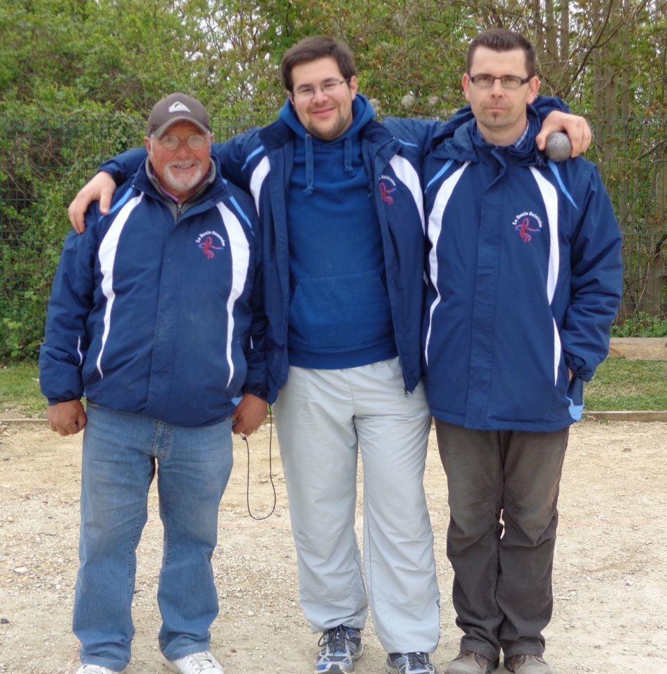 La  toute première photo officiel des nouveaux blousons du club, lors du Championnat  de Seine et marneTriplette Promo