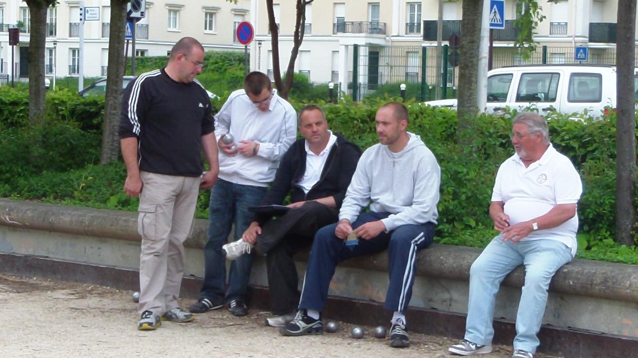 le president, le vice président et le Trésorier le president, le vice président et le Trésorier