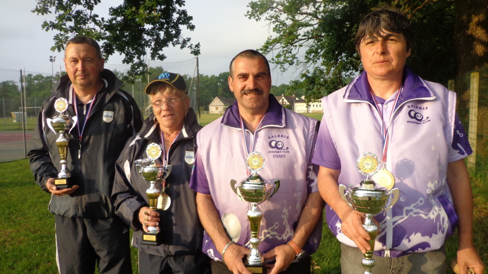 Jean-Michel MEGNIEN, Chantal BERTIN et Antonio MARQUES, Sylvie PARENT (en violet)