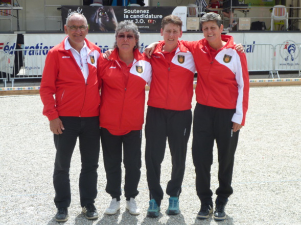 FELICITATIONS A NOTRE EQUIPE FEMININE (Coach Bernard GAMBIN,MMES BESSOU CLAUDETTE,MASSE MARYLINE ET GONZALEZ NADINE)ELIMINEE EN 8EME DE FINALE LORS DES CHAMPIONNATS DE FRANCE QUI SE SONT DEROULES A AX LES THERMES LES 1 ET 2 JUILLET 2017.