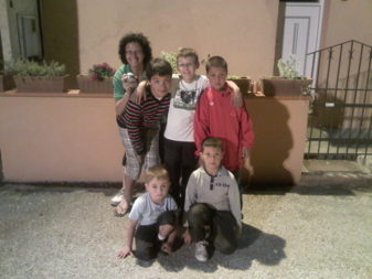 Adrien, Bastien, Aurélien, Gabin, Killian et l'intrus en vert : Rose