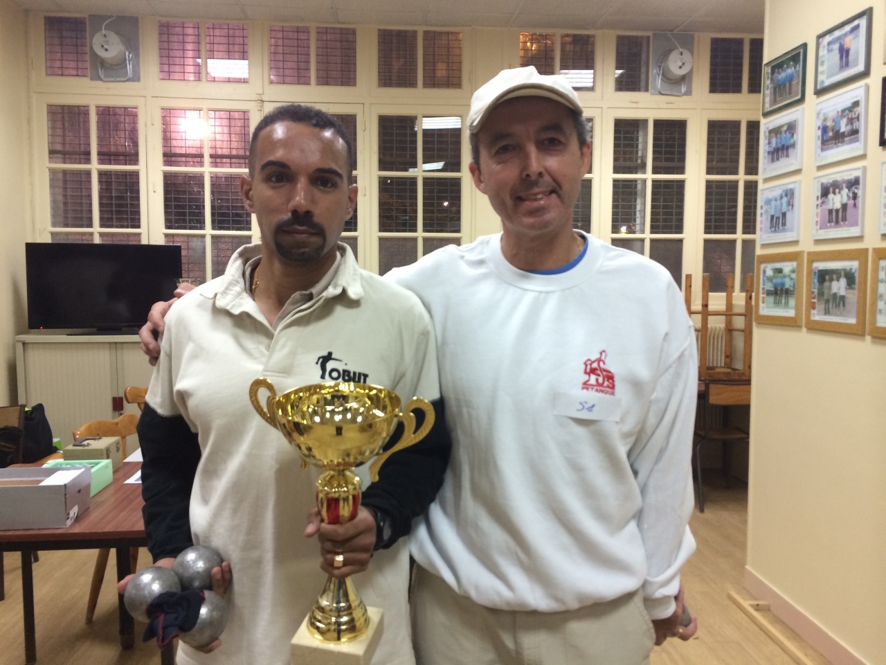 Nico et Momo - Victoire à Ste Geneviève - 2014 Nico et Momo - Victoire à Ste Geneviève - 2014