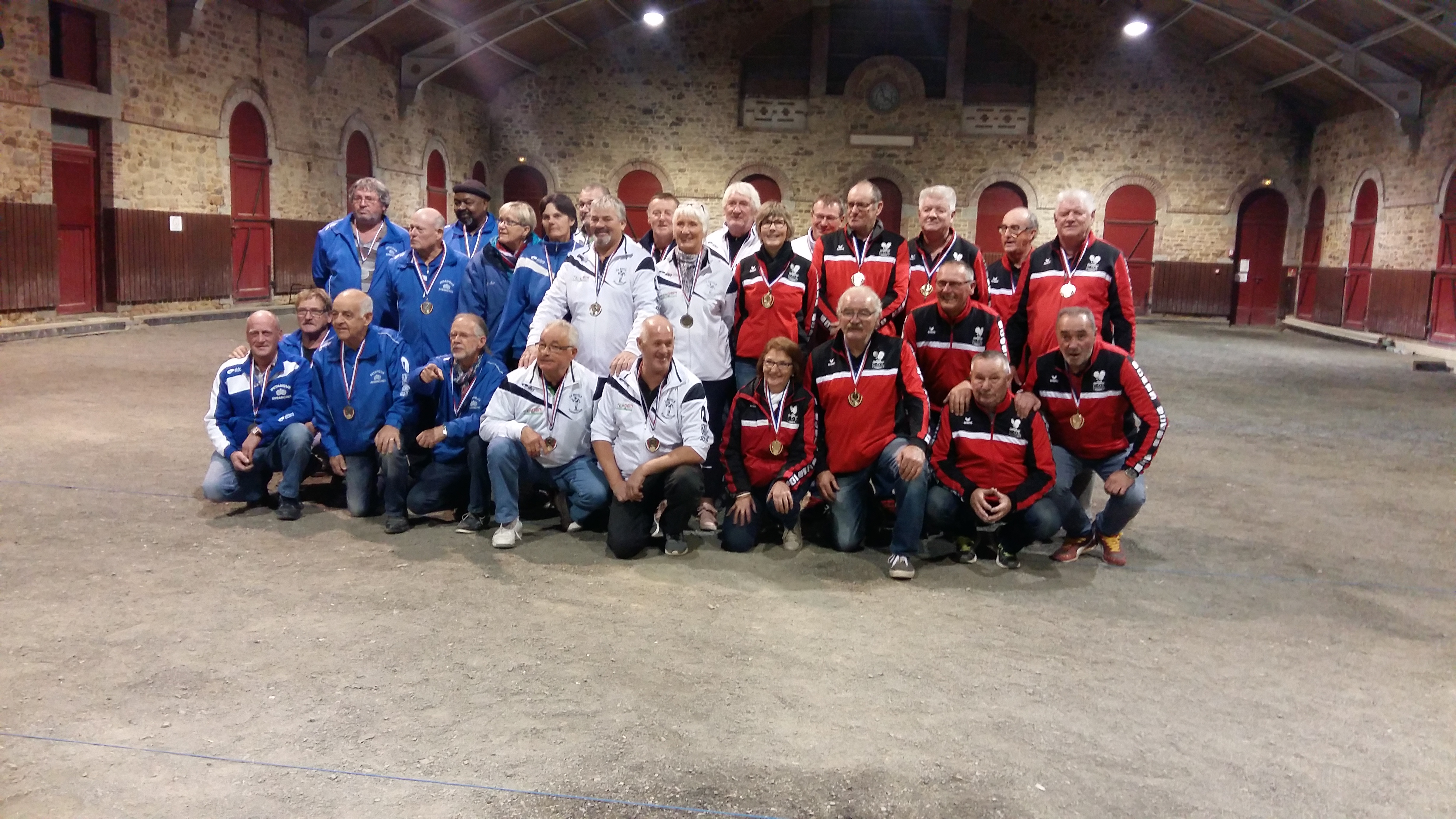 de gauche à droite: équipes de AVRANCHES- FLAMANVILLE - SOURDEVAL de gauche à droite: équipes de AVRANCHES- FLAMANVILLE - SOURDEVAL