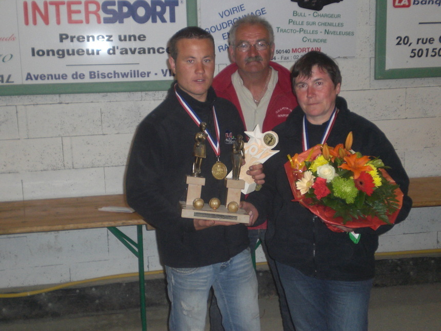 CHAMPION de LIGUE DOUBLETTE MIXTE  -  FAUVEAU jean- pierre - MENU nadine   ( ALENCON )