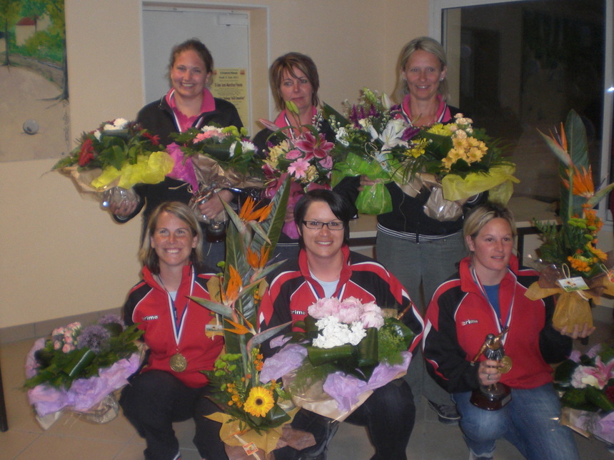 LES CHAMPIONNES: CARON cécily- FOUQUET katia- HUREL vanessa ( LIVAROT ) LES FINALISTES RENAULT delphine - GINARD nathalie - GIFFAULT y LES CHAMPIONNES: CARON cécily- FOUQUET katia- HUREL vanessa ( LIVAROT ) LES FINALISTES RENAULT delphine - GINARD nathalie - GIFFAULT y