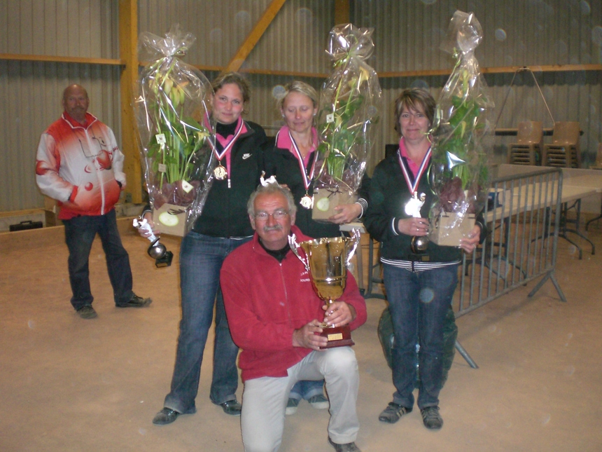 LES CHAMPIONNES 2011  -   RENAULT delphine- GIFFAUT yolande-  GINARD nathalie    ( CO SOURDEVAL )