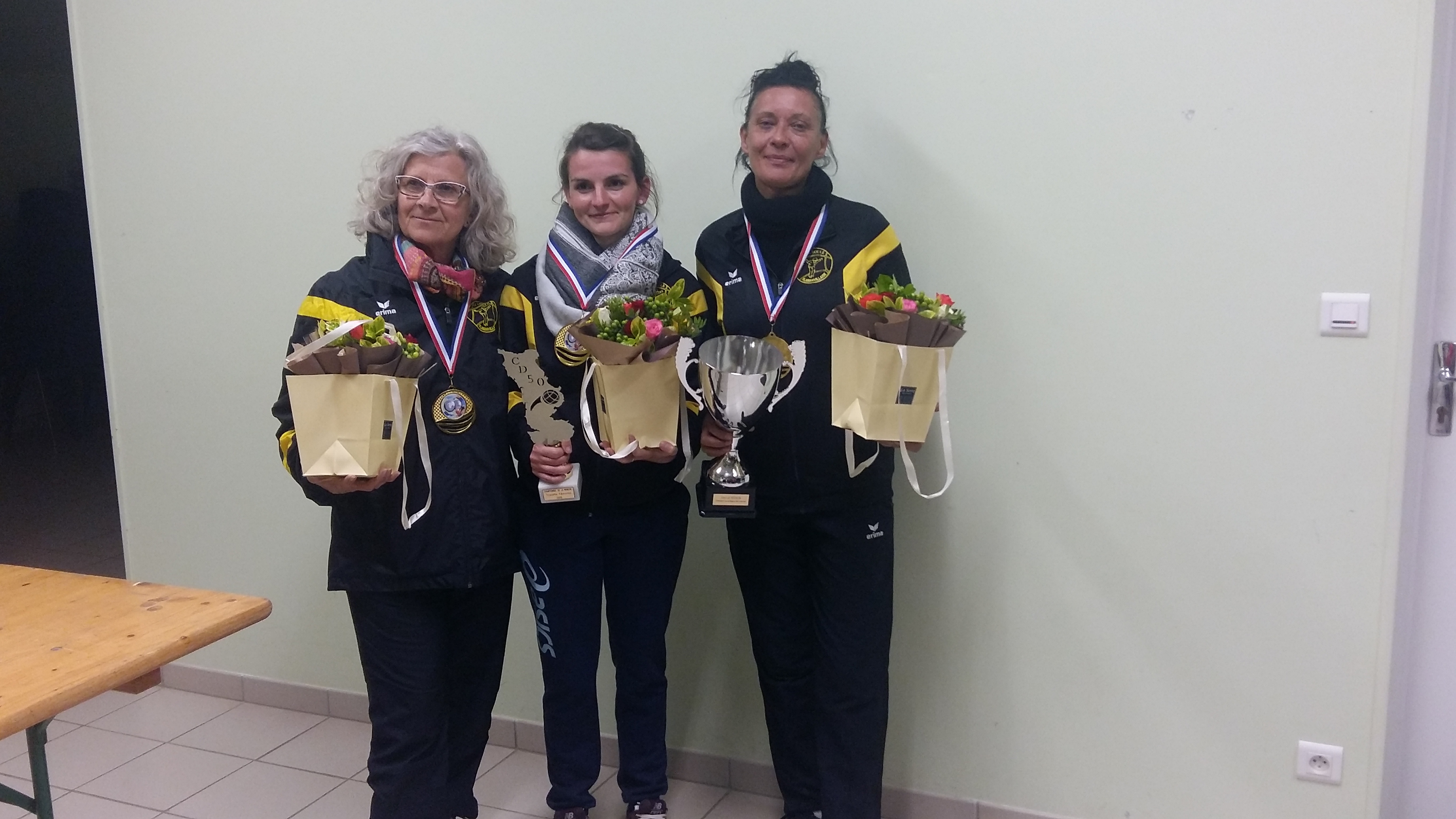 VAINQUEURS : véronique ROLLAND - manon HENRI - cathy SIMON