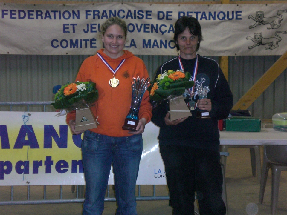la CHAMPIONNE delphine RENAULT et la FINALISTE catherine ROBLOT la CHAMPIONNE delphine RENAULT et la FINALISTE catherine ROBLOT