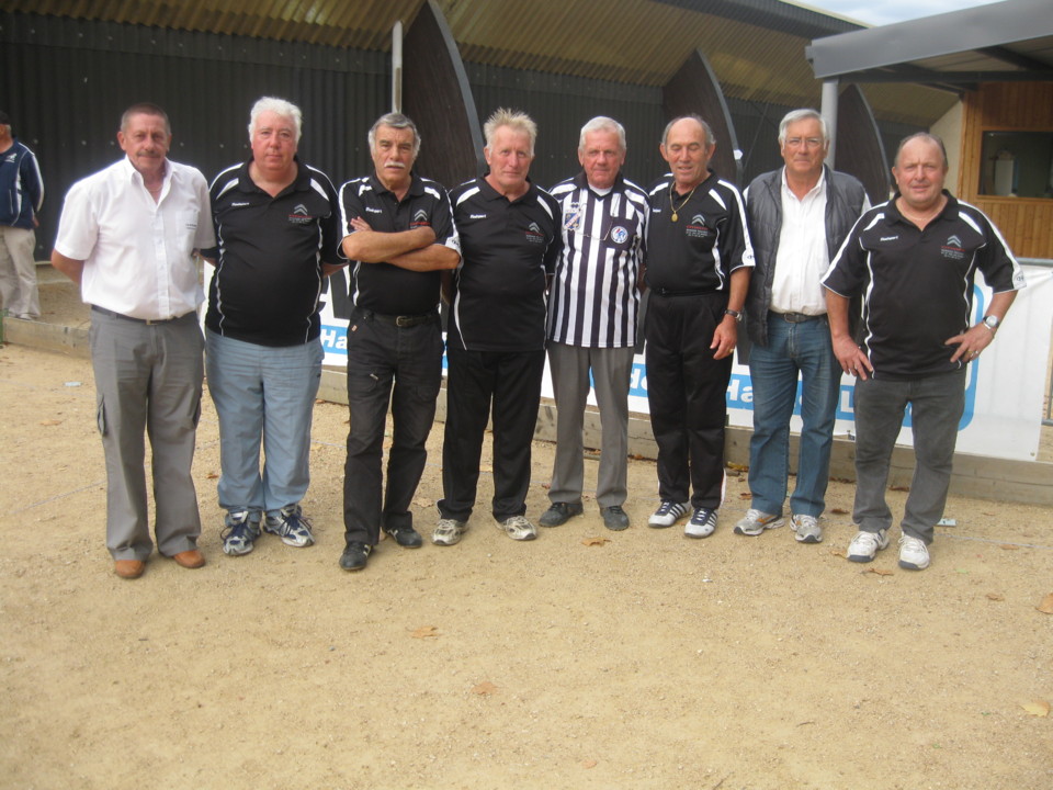 l'équipe vétéran de roger bonneville championne de haute loire des clubs 2012 l'équipe vétéran de roger bonneville championne de haute loire des clubs 2012