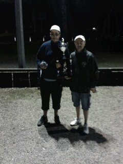 David  et  Eric  avec  le  Trophée