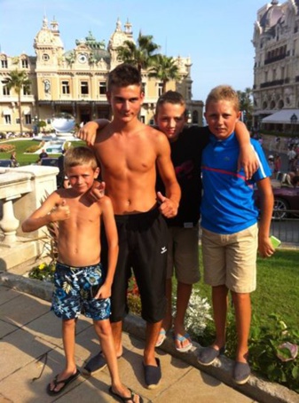 LES  MINOTS  A   MONACO
