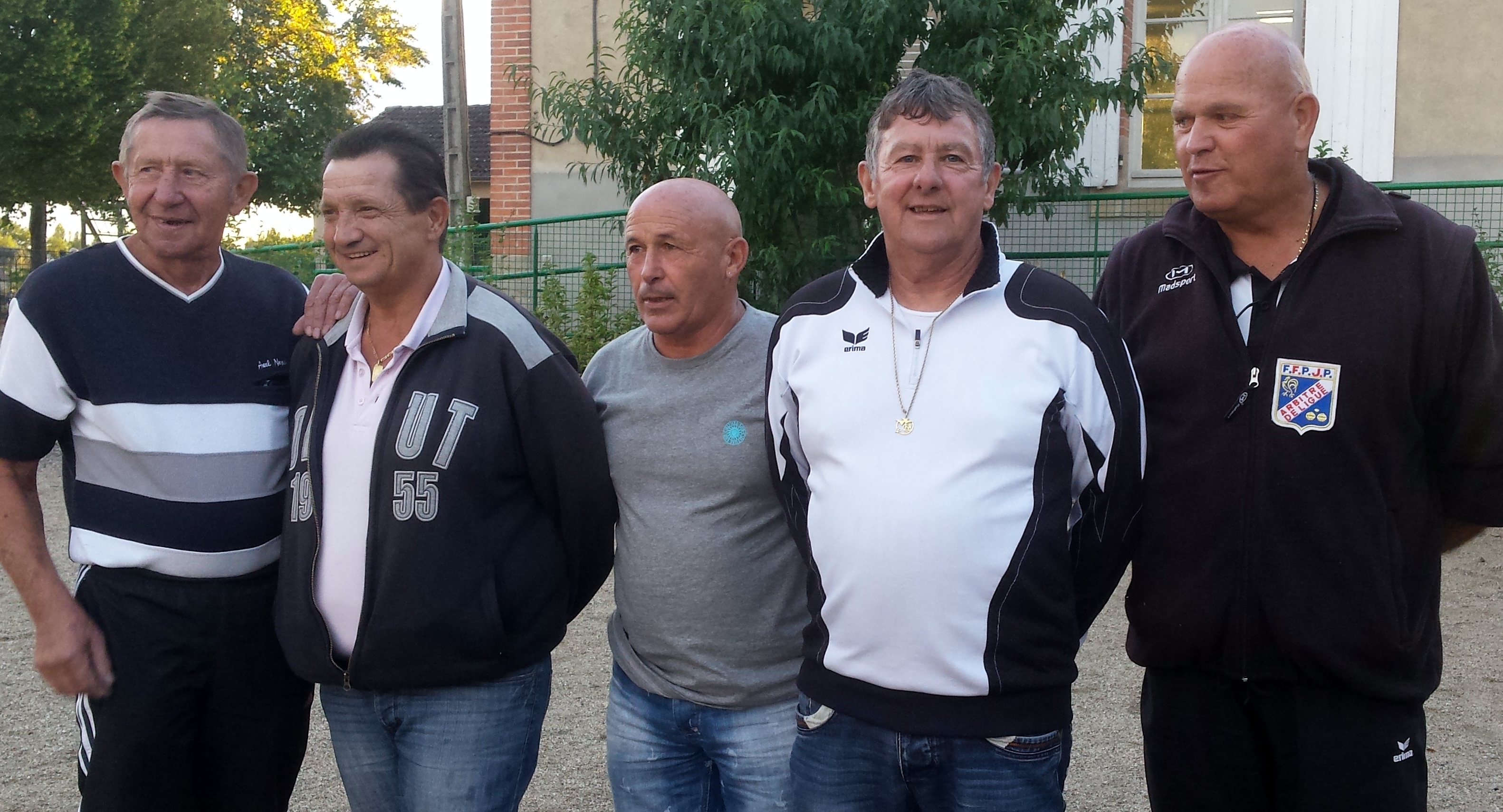 Vainqueurs  et  Finalistes  avec  Roger  Dreure  ( Arbitre ) Vainqueurs  et  Finalistes  avec  Roger  Dreure  ( Arbitre )