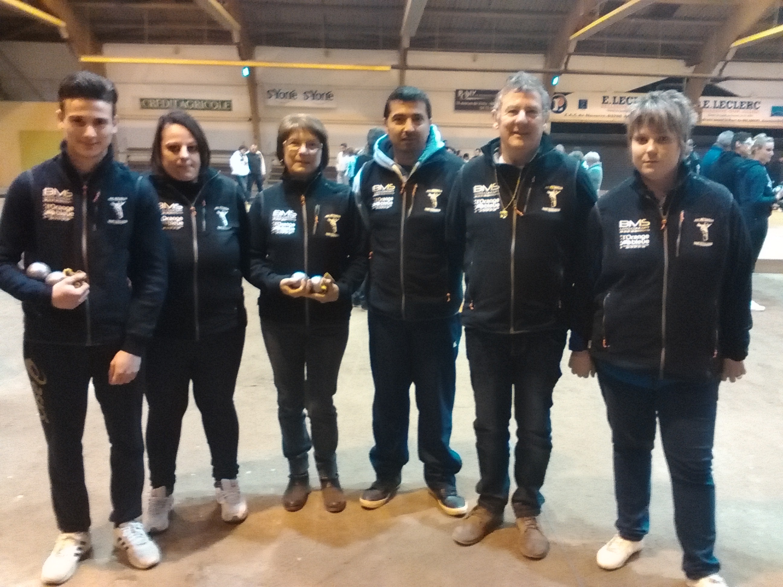 Tenues pour Les équipes Mixtes Tenues pour Les équipes Mixtes