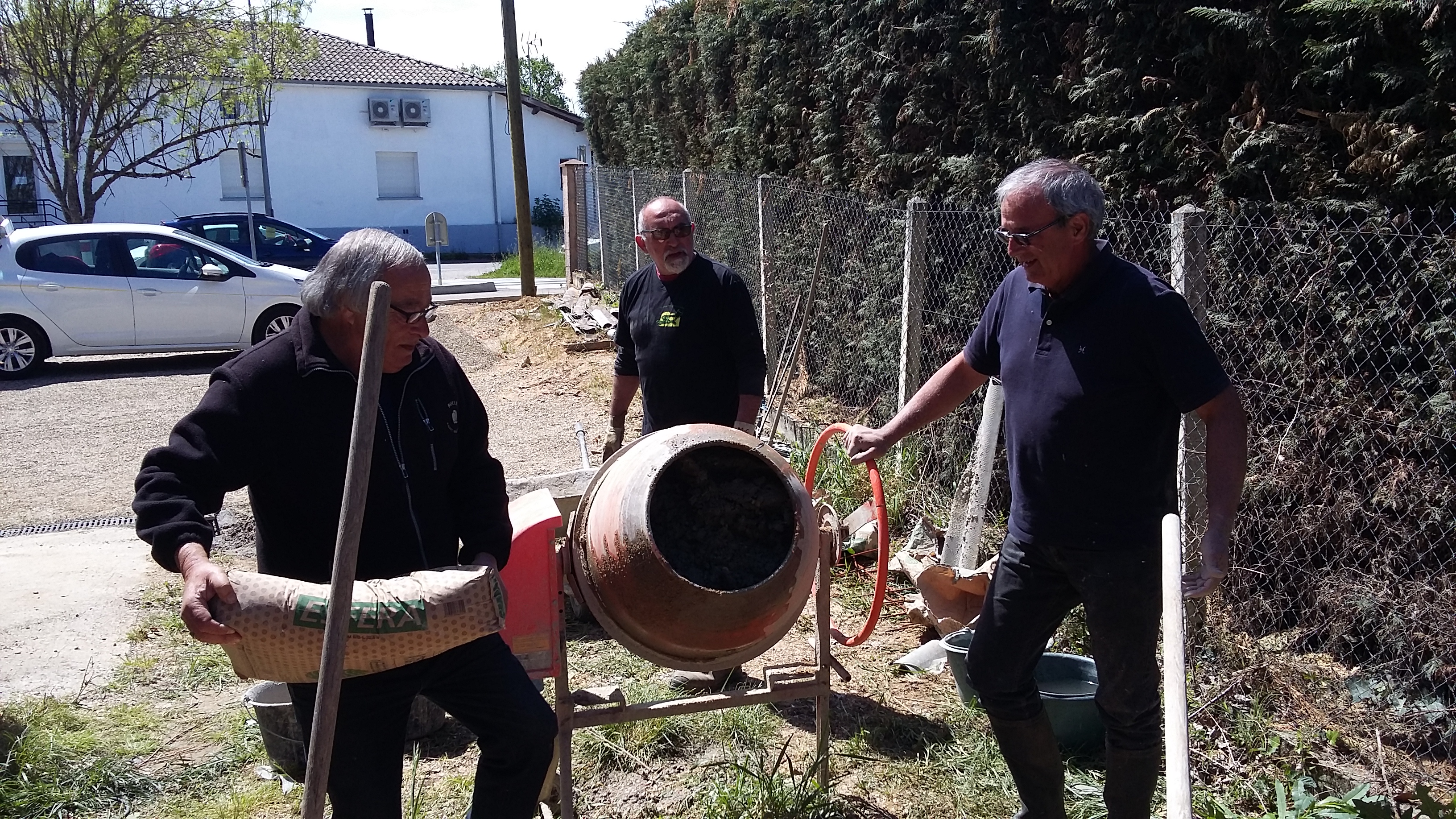 Jean Luc et Alain ont fait chauffer la bétonnière