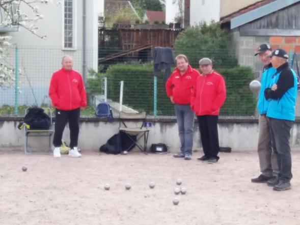 DEFAITE EN BARRAGES POUR NOS VETERANS AUX ELIMINATOIRES DU CHAMPIONNAT TERRITORIAL AUVERGNE TRIPLETTE DEFAITE EN BARRAGES POUR NOS VETERANS AUX ELIMINATOIRES DU CHAMPIONNAT TERRITORIAL AUVERGNE TRIPLETTE