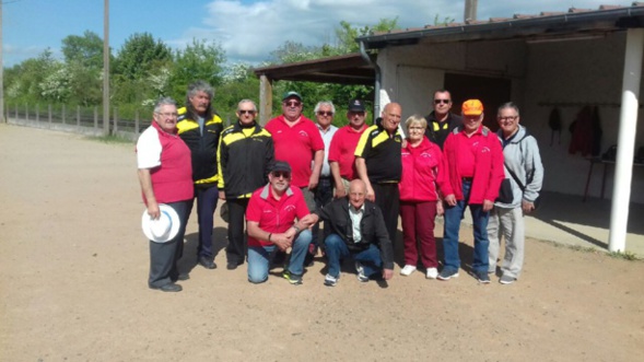 L'équipe du mercredi 25 avril avec nos hôtes de Néris. L'équipe du mercredi 25 avril avec nos hôtes de Néris.