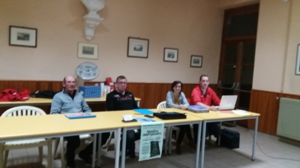 Le président entouré du vice président, de la trésorière et du secrétaire. Le président entouré du vice président, de la trésorière et du secrétaire.