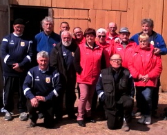 Les 2 équipes réunies pour la traditionnelle photo souvenir Les 2 équipes réunies pour la traditionnelle photo souvenir