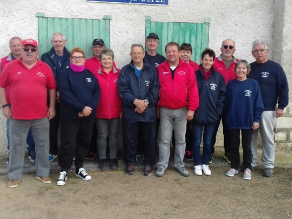 Les 2 équipes réunies pour la photo. Les 2 équipes réunies pour la photo.
