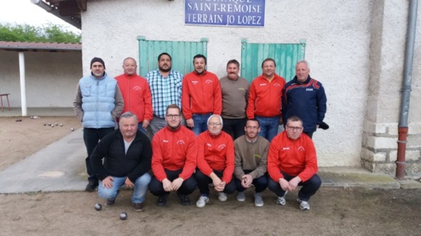 Merci à Pompon le photographe du jour pour la photo souvenir des 2 équipes ! Merci à Pompon le photographe du jour pour la photo souvenir des 2 équipes !