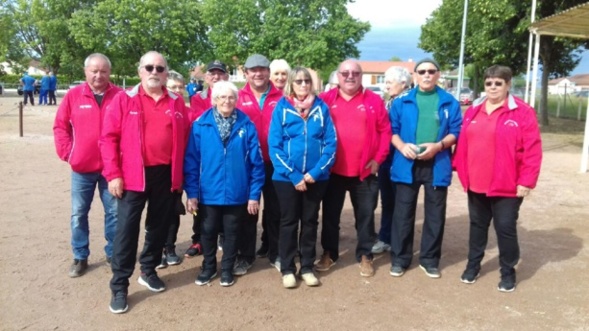Les 2 équipes réunies pour la photo. Les 2 équipes réunies pour la photo.
