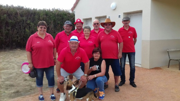Les 3 équipes saint rémoises avec Maya et leur supportrice du jour,Nicole ! Les 3 équipes saint rémoises avec Maya et leur supportrice du jour,Nicole !
