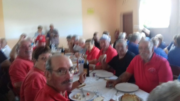 Nos amis attablés avec le vrai chérif de Saint Rémy !