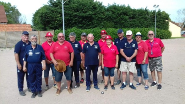 Saint Féliciens et Saint Rémois réunis pour la photo souvenir. Saint Féliciens et Saint Rémois réunis pour la photo souvenir.