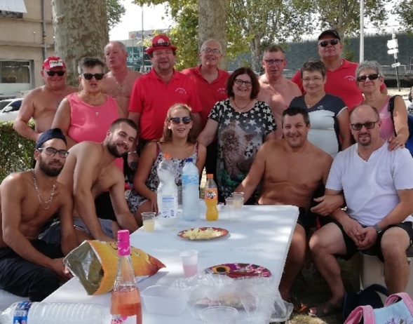 Les 3 équipes saint rémoises et leurs supporters réunis pour la pause déjeuner ! Les 3 équipes saint rémoises et leurs supporters réunis pour la pause déjeuner !