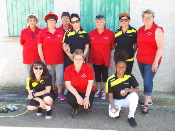 Les 2 équipes réunies pour la photo souvenir. Les 2 équipes réunies pour la photo souvenir.