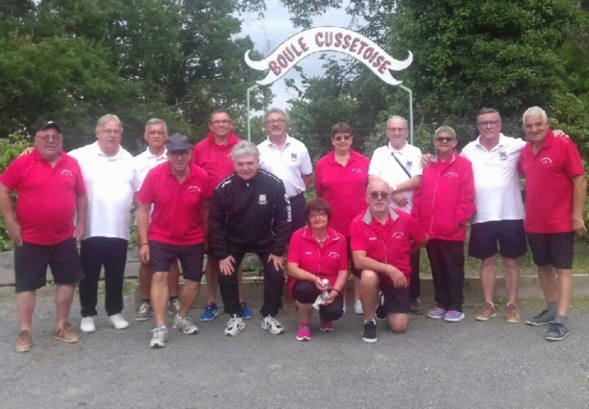 La photo souvenir des 2 équipes. La photo souvenir des 2 équipes.