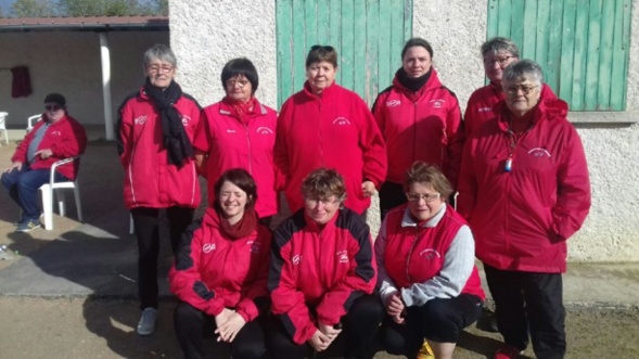 Les 2 équipes réunies pour la photo souvenir avec le retour du soleil. Les 2 équipes réunies pour la photo souvenir avec le retour du soleil.