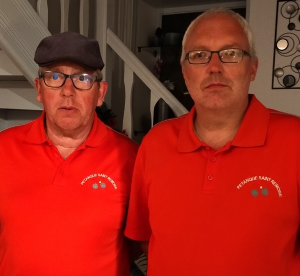 Serge et Alain posant pour la photo souvenir après une très longue journée de compétititon !