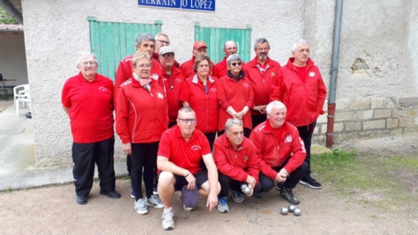 Les 2 équipes sur la même longueur d'onde, "en rouge et noir" ! Les 2 équipes sur la même longueur d'onde, "en rouge et noir" !