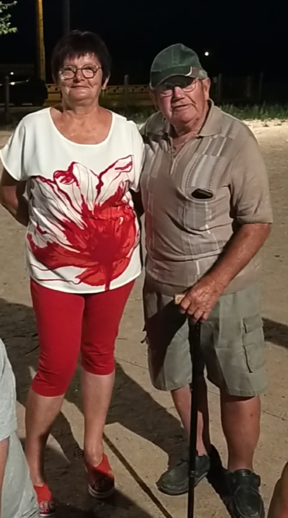 Nicole et Rolland ont animé la soirée en poussant la chansonette chacun leur tour ! Nicole et Rolland ont animé la soirée en poussant la chansonette chacun leur tour !