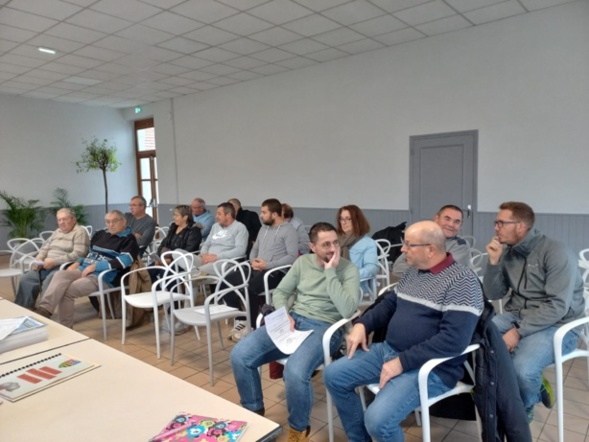 Une partie de l'assistance... Une partie de l'assistance...