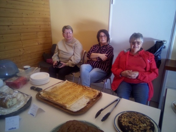 Les drôles de dames responsables du buffet !