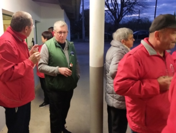 L'apéro c'est sacré, un peu de sérieux messieurs ! L'apéro c'est sacré, un peu de sérieux messieurs !