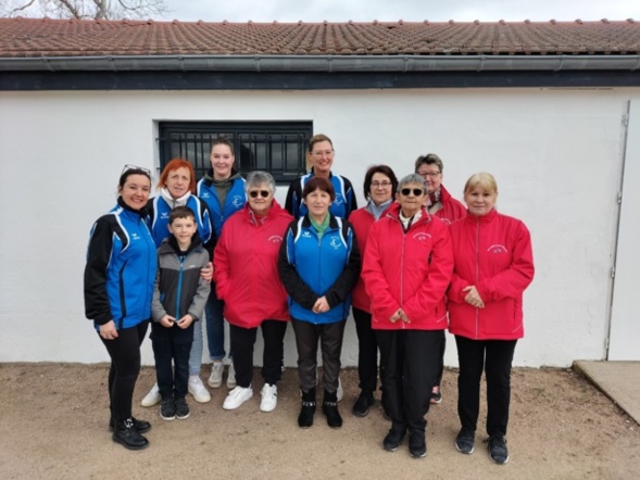 L'ÉQUIPE FÉMININE (B) RAMÈNE LE MATCH NUL DE TRETEAU L'ÉQUIPE FÉMININE (B) RAMÈNE LE MATCH NUL DE TRETEAU