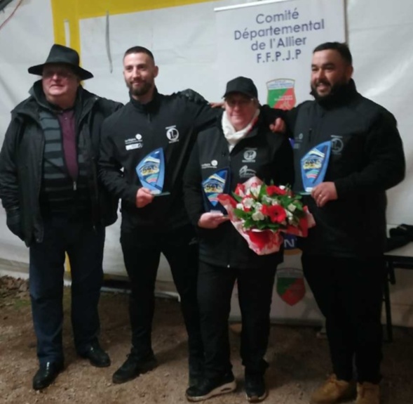 Max le président bellerivois avec son équipe championne d'Allier.