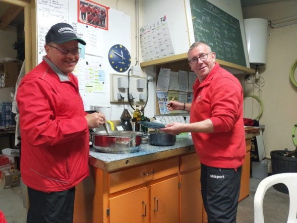 Cap'taine Kéké et Sergio les cuistots de la soirée ! Cap'taine Kéké et Sergio les cuistots de la soirée !