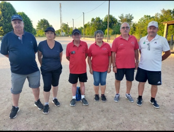 Les finalistes et les vainqueurs du concours B (Alain Rousse parti, a été remplacè par Christian juste pour la photo !) Les finalistes et les vainqueurs du concours B (Alain Rousse parti, a été remplacè par Christian juste pour la photo !)
