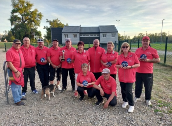 Nicole, la présidente avec son équipe de champions ! Nicole, la présidente avec son équipe de champions !